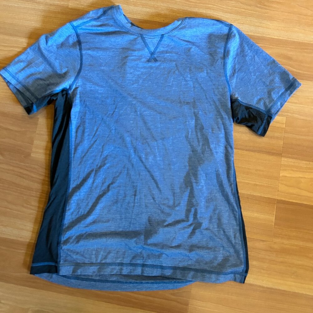 Lululemon 2-Toned Blue T-Shirt - Men's Medium